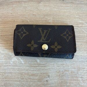 Authentic Louis Vuitton key holder